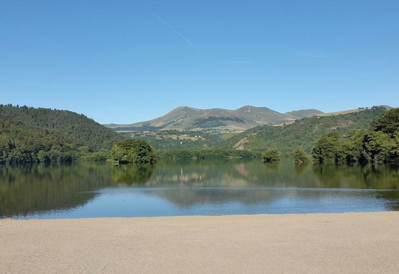 Hôtel Domaine du Lac Chambon Murol Extérieur photo